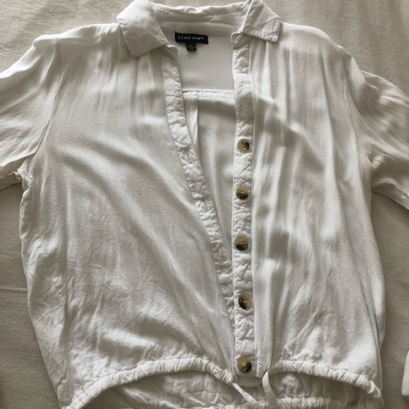 White blouse with buttons - Picture 4 of 4